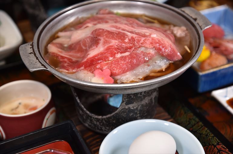 陶板「霜降り山形牛のお肉料理」