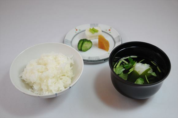 食事「つや姫　枝豆真丈の清汁　旬の漬物」